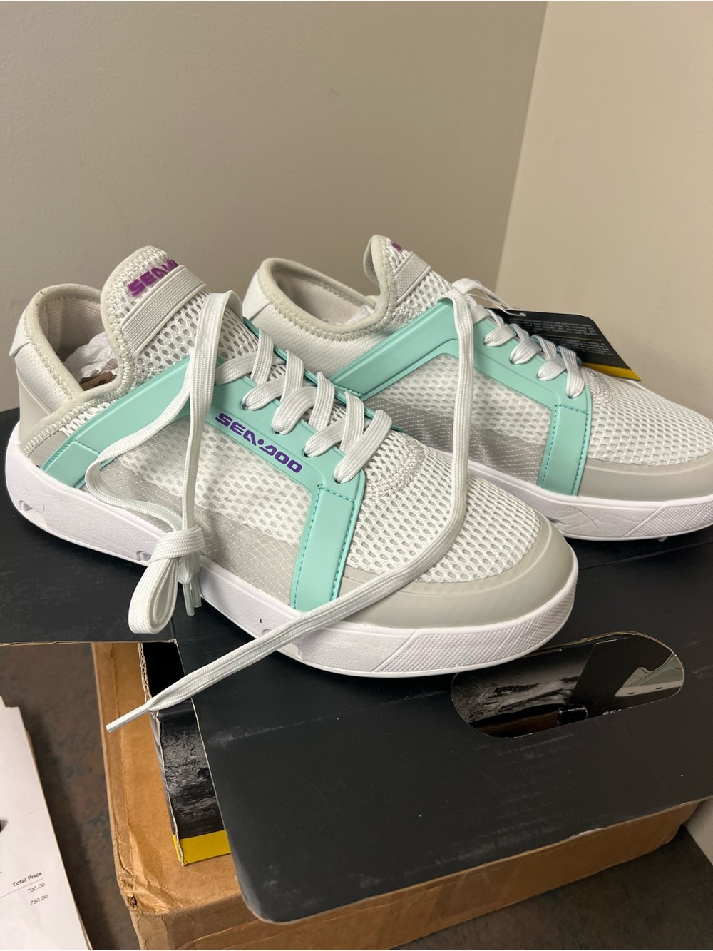 NWT Unisex Sea-doo water shoes